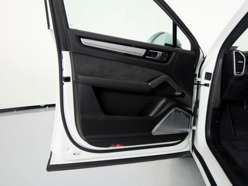 Certified 2023 Porsche Cayenne GTS AWD/4WD image 18
