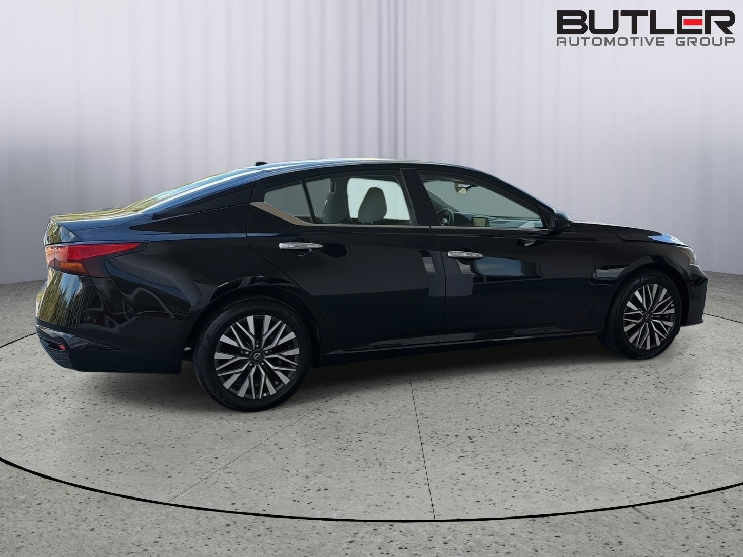 Used 2025 Nissan Altima 2.5 SV FWD image 7