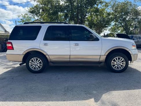 Used 2013 Ford Expedition XLT image 4