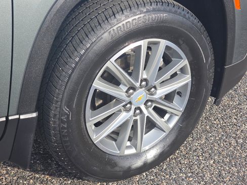 Used 2023 Chevrolet Traverse LT image 18