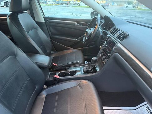 Used 2016 Volkswagen Passat 1.8T SE FWD image 21