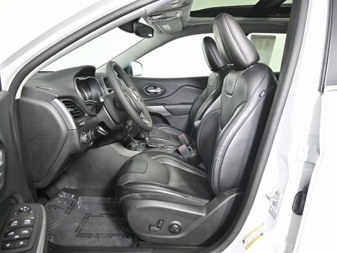 Used 2022 Jeep Cherokee Latitude Lux w/ Sun & Sound Group image 21