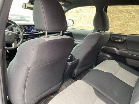Used 2022 Toyota Tacoma TRD Sport image 11