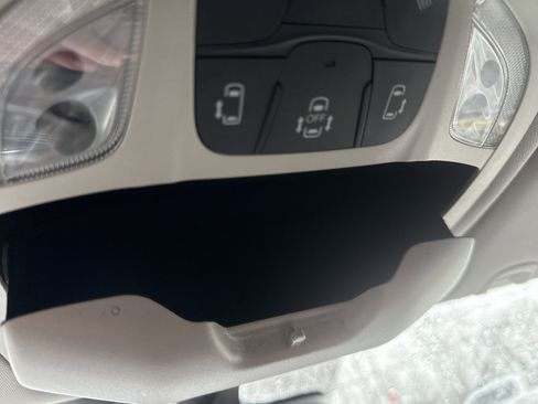 Used 2022 Chrysler Pacifica Touring-L image 25