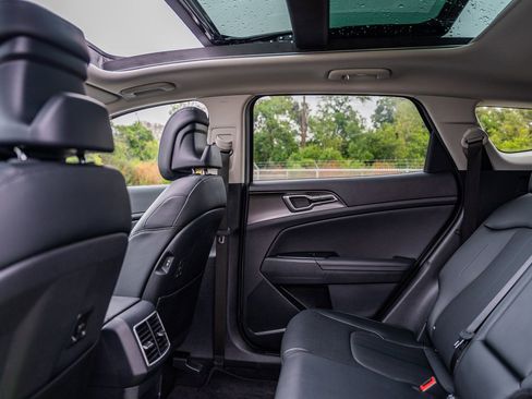 Used 2026 Kia Sportage EX w/ EX Panorama Roof Package image 17