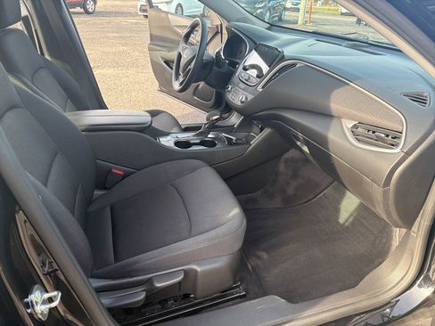 Used 2022 Chevrolet Malibu LT image 32
