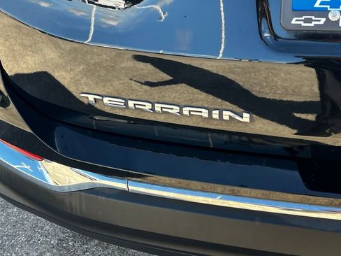 Used 2024 GMC Terrain SLT image 13