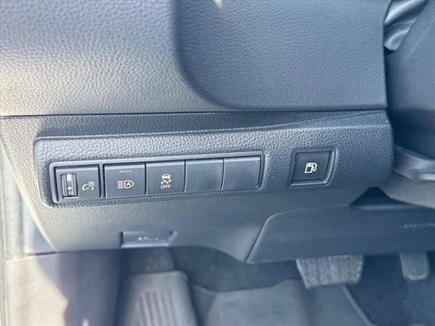 Certified 2025 Toyota Corolla SE w/ SE Premium Package AWD/4WD image 22