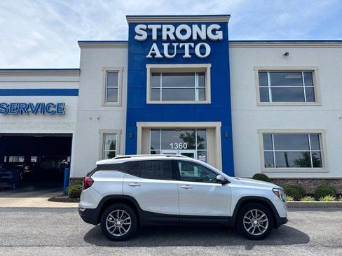 Used 2022 GMC Terrain SLT w/ Infotainment Package II AWD/4WD image 18