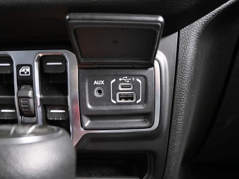 Used 2025 Jeep Wrangler Sport image 29