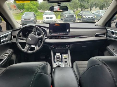 Used 2023 Mitsubishi Outlander SE FWD image 13