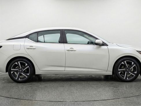 Used 2025 Nissan Sentra SV FWD image 9