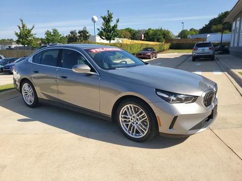 Used 2024 BMW 530i w/ Premium Package RWD image 8