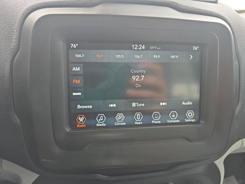Used 2018 Jeep Renegade Latitude w/ Popular Equipment Group FWD image 28