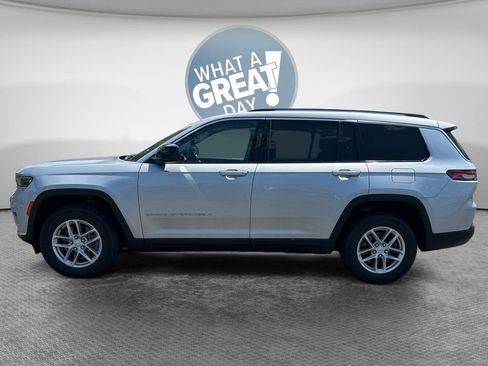Used 2023 Jeep Grand Cherokee L Laredo AWD/4WD image 7