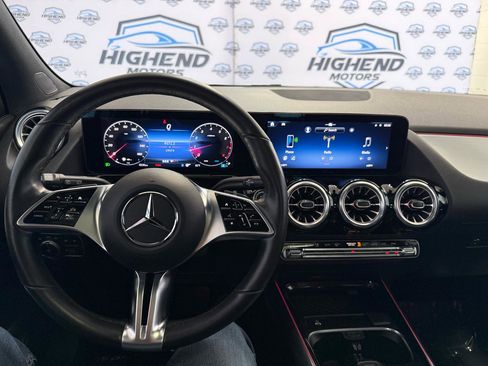 Used 2025 Mercedes-Benz GLA 250 4MATIC w/ Winter Package image 27