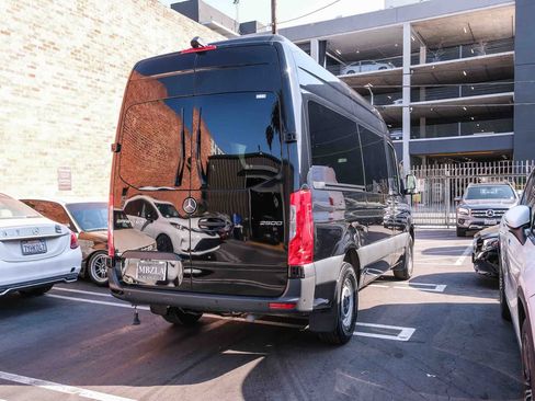 Used 2024 Mercedes-Benz Sprinter 2500 image 4