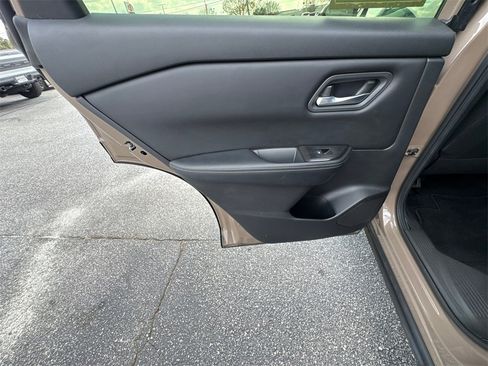 Used 2024 Nissan Rogue SV image 22