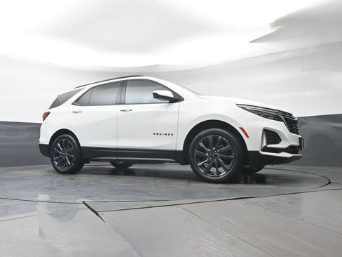 Used 2022 Chevrolet Equinox RS w/ LPO, Cargo Package AWD/4WD image 34