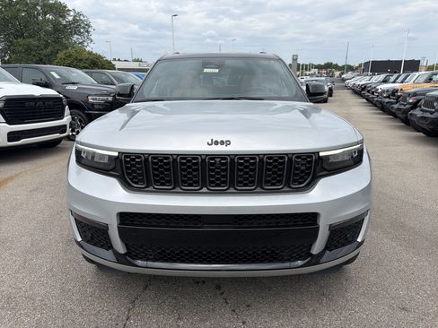 Used 2023 Jeep Grand Cherokee L Summit AWD/4WD image 3