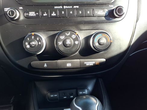 Used 2015 Kia Soul + image 17