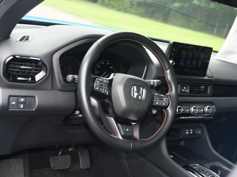 Used 2024 Honda Pilot TrailSport image 9