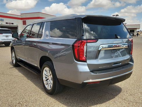Used 2021 GMC Yukon XL SLT w/ SLT Premium Package AWD/4WD image 3