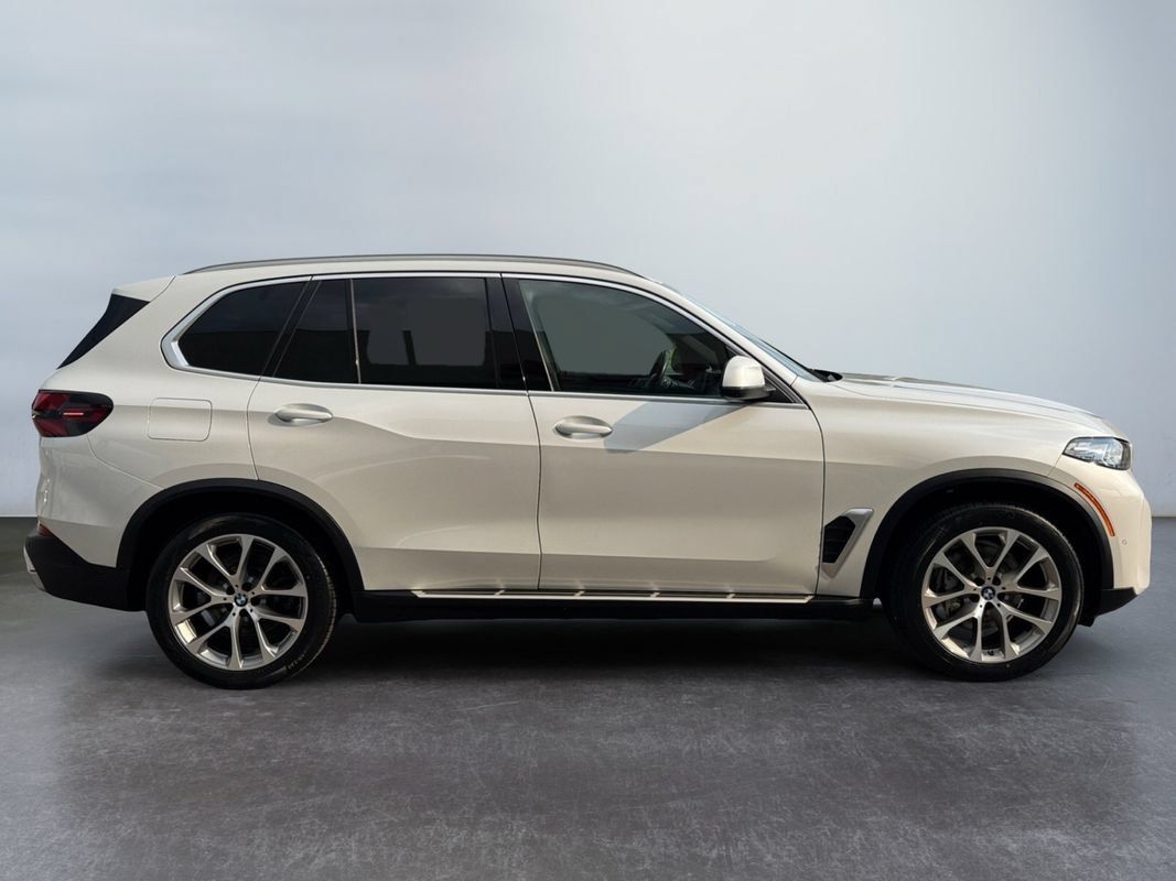 Used 2024 BMW X5 xDrive40i AWD/4WD image 4