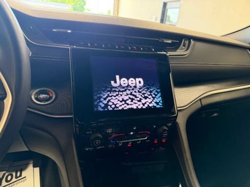 Used 2024 Jeep Grand Cherokee Altitude AWD/4WD image 14