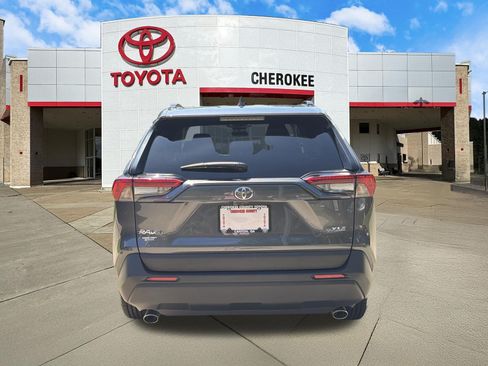 Used 2025 Toyota RAV4 XLE FWD image 6