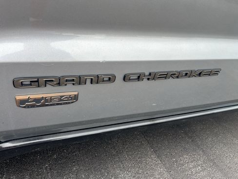 Used 2016 Jeep Grand Cherokee Limited 75th Anniversary AWD/4WD image 9