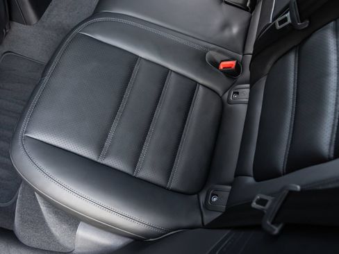 Certified 2026 Porsche Macan AWD/4WD image 35