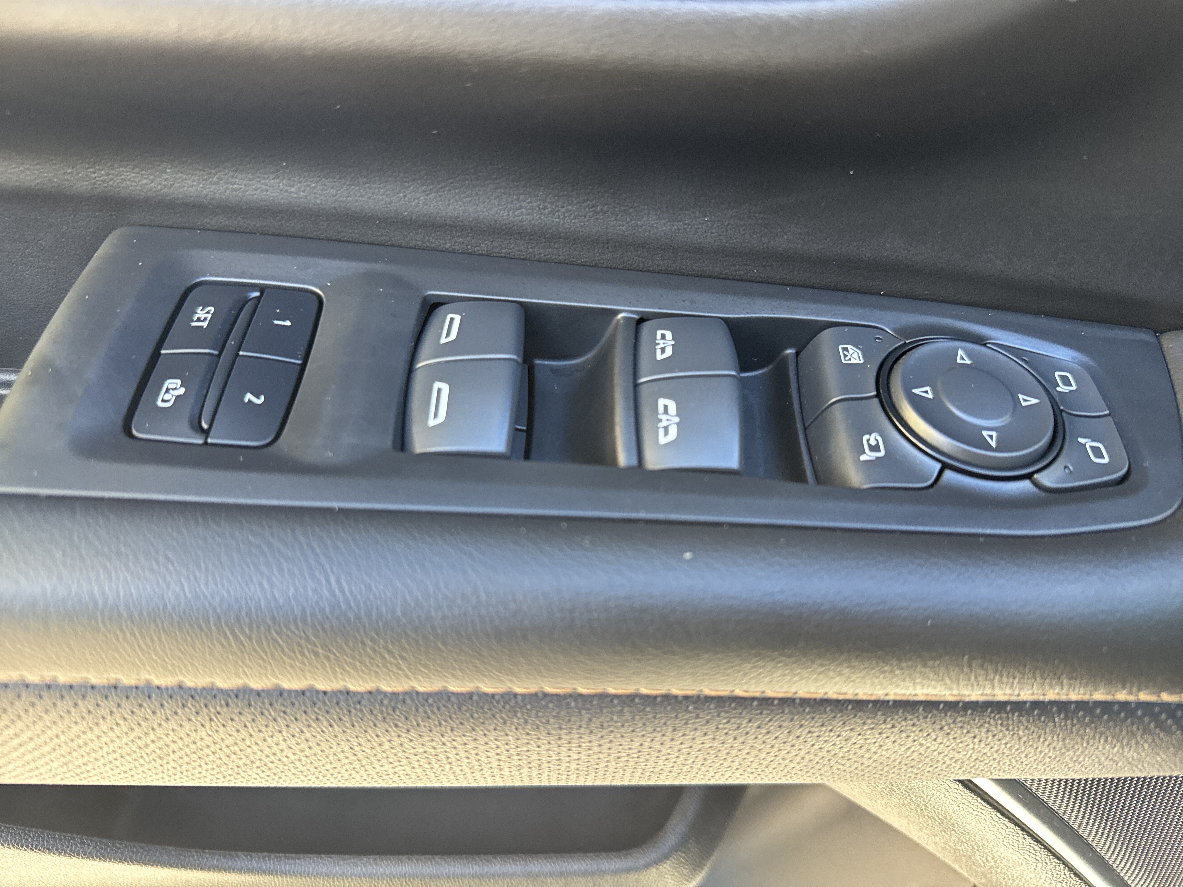Used 2024 GMC Yukon AT4 w/ AT4 Premium Plus Package AWD/4WD image 14