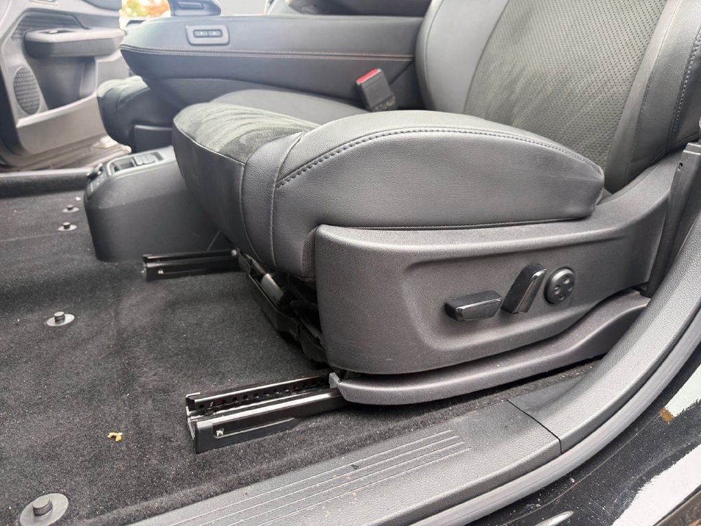 Used 2023 Nissan Ariya FWD image 24