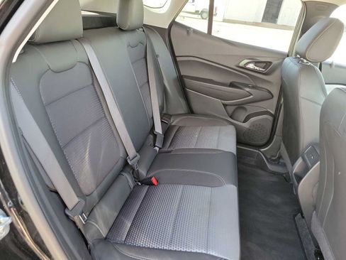 Used 2025 Chevrolet Trax LT FWD image 17