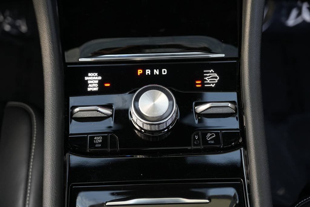 Used 2023 Jeep Grand Cherokee Overland w/ Advanced Protech Group III AWD/4WD image 46