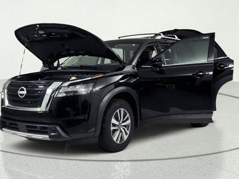 Used 2025 Nissan Pathfinder SL FWD image 10