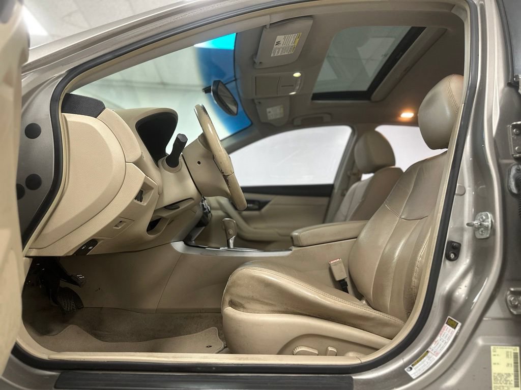 Used 2013 Nissan Altima 2.5 SL FWD image 16