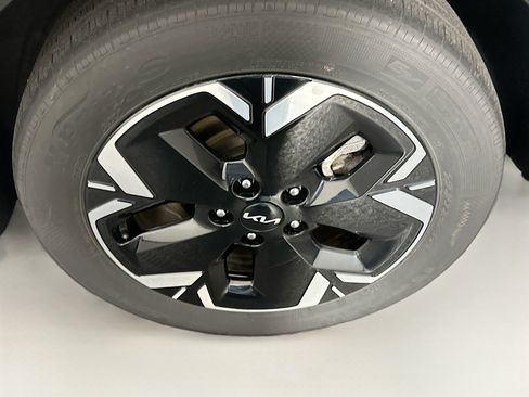 Used 2024 Kia Niro Wind w/ Wind Preserve Package FWD image 11
