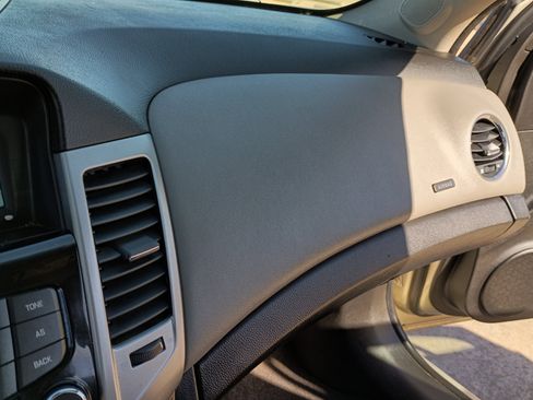 Used 2012 Chevrolet Cruze LS image 31