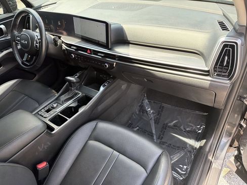 Used 2025 Kia Sorento S FWD image 11