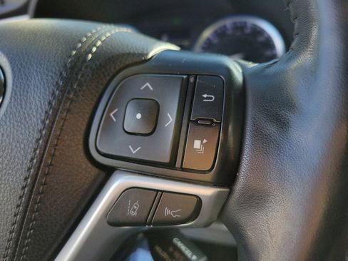 Used 2019 Toyota Highlander Limited image 27
