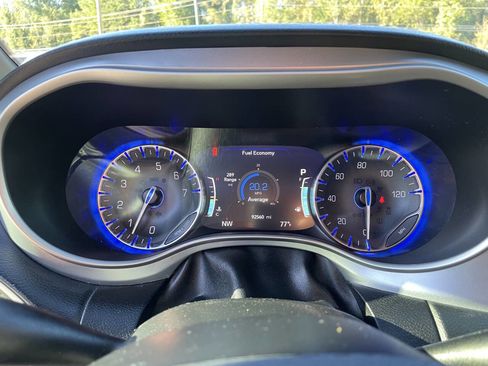 Used 2020 Chrysler Pacifica Touring w/ Advanced Safetytec Group image 19