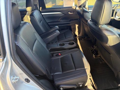 Used 2019 Toyota Highlander XLE image 15