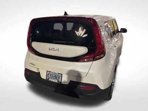 Used 2022 Kia Soul LX image 8