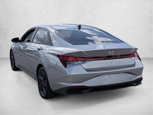 Used 2022 Hyundai Elantra SEL w/ Convenience Package FWD image 7