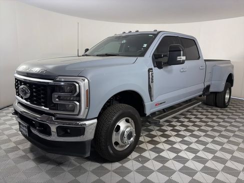 Used 2025 Ford F350 Lariat AWD/4WD image 3