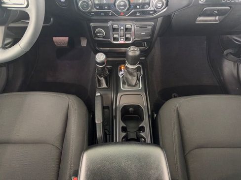 Used 2023 Jeep Wrangler Unlimited w/ Sun & Screen Package AWD/4WD image 19