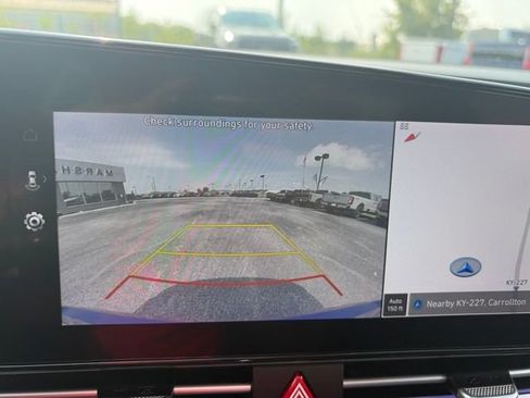Used 2024 Hyundai Elantra SEL FWD image 13