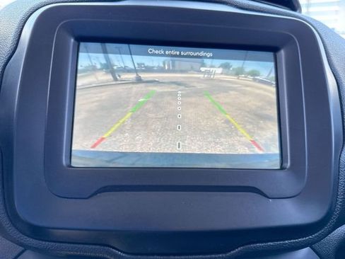 Used 2018 Jeep Renegade Altitude AWD/4WD image 17